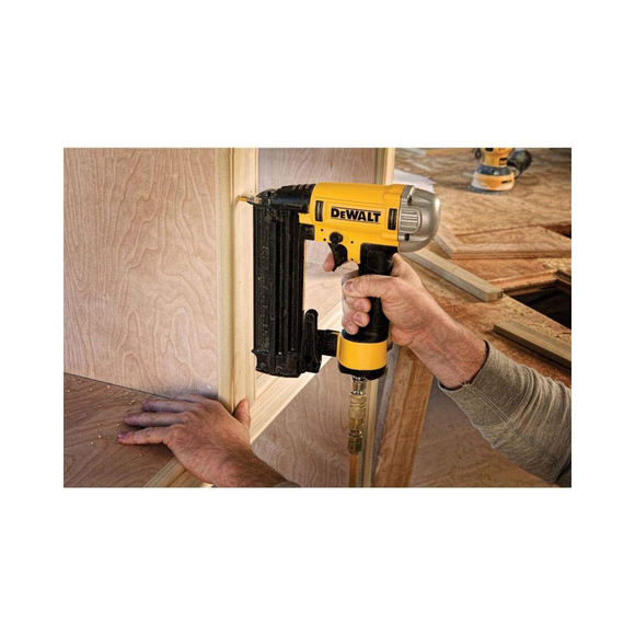 DWFP12233 - Clavadora Neumática Calibre 18 – (5/8″ a 2-1/8")