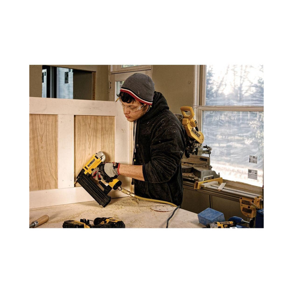 DWFP12233 - Clavadora Neumática Calibre 18 – (5/8″ a 2-1/8")