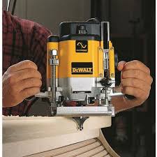 DWE625 - Rebajadora con Mango D 2-1/4HP 12AMP 110V 24000RPM